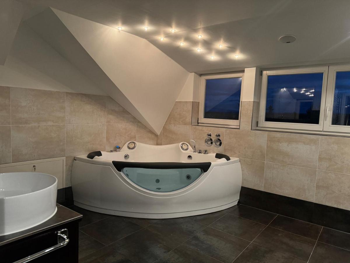 Traumtor Lodge: Saxon-Bohemian Retreat with Sauna, Whirlpool & Panoramic Views Dresden Exterior photo