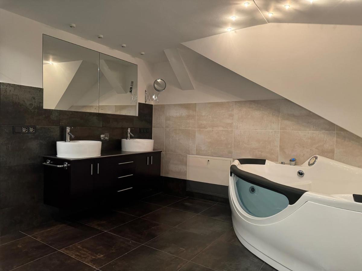 Traumtor Lodge: Saxon-Bohemian Retreat with Sauna, Whirlpool & Panoramic Views Dresden Exterior photo